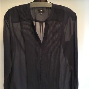 EUC Women’s Navy layered classic blouse. Sheer top over soft knit camisole